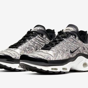 black womens air max plus